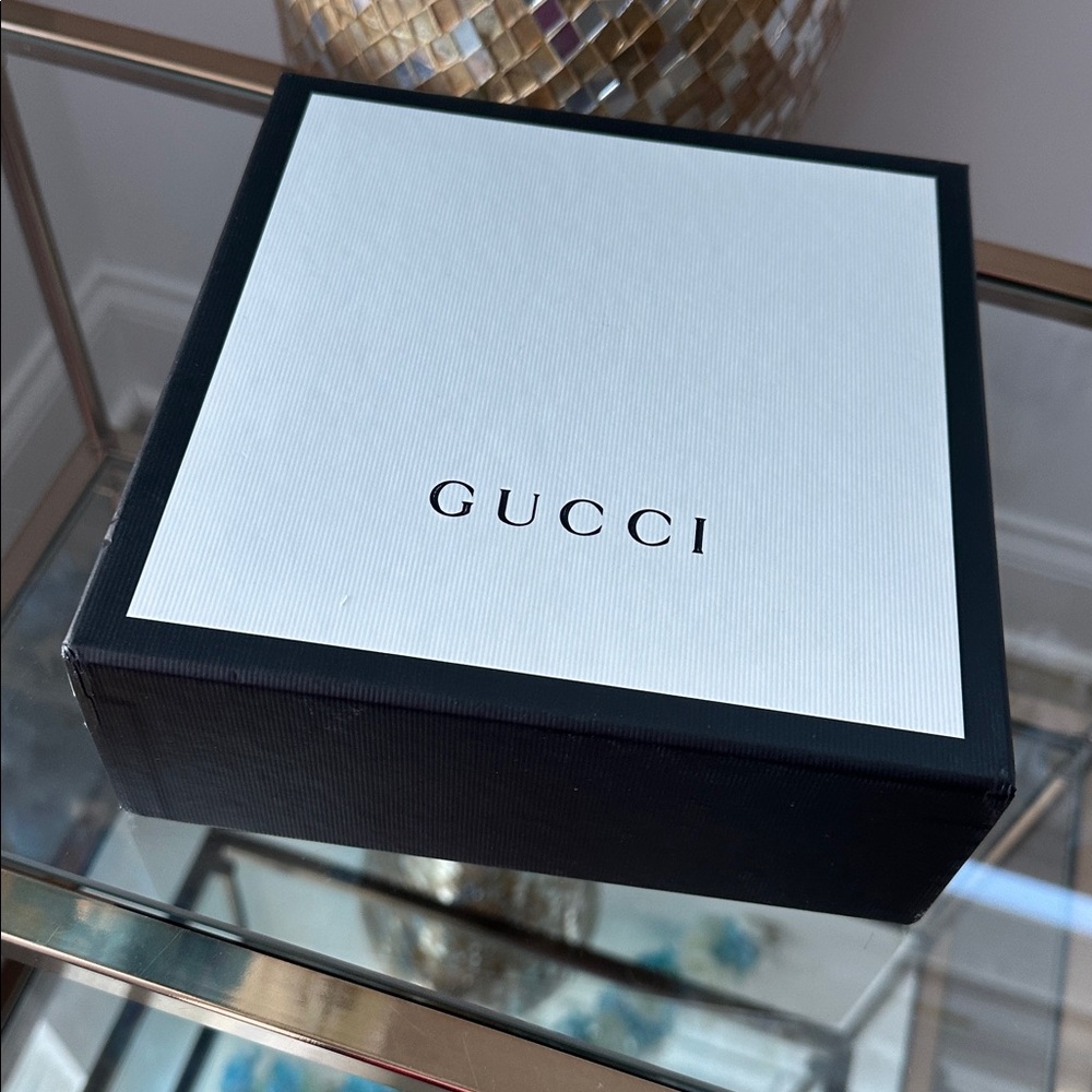 Authentic Gucci scarf - Picture 15 of 16